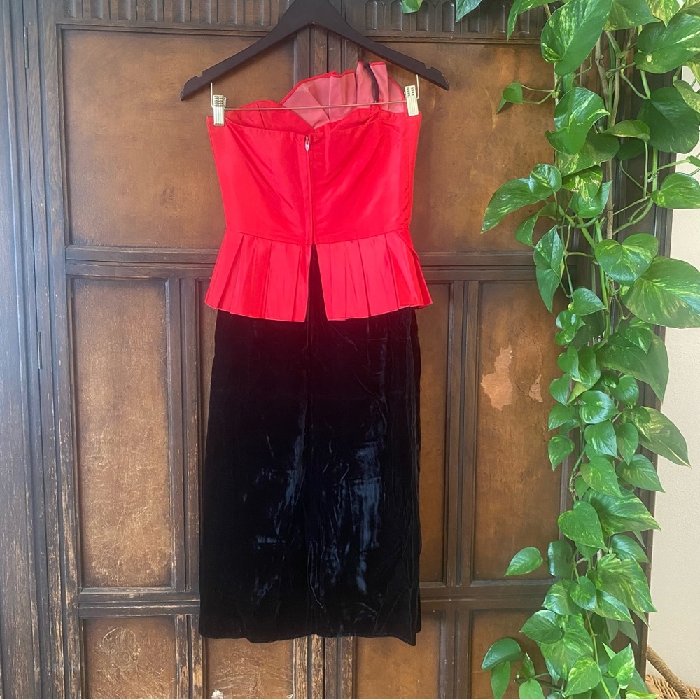 Vintage red and black velvet cocktail dress - Picture 6 of 16